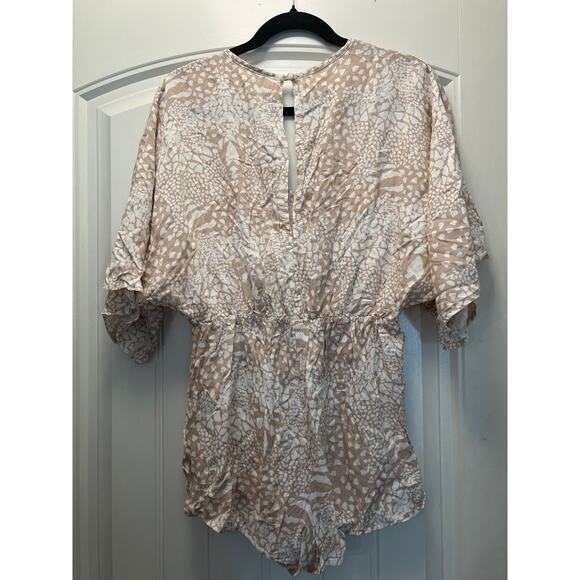 Honey Punch Women’s V Neck 3/4 Sleeve Summer Casual Romper‎ Size S Beige White - Picture 3 of 3